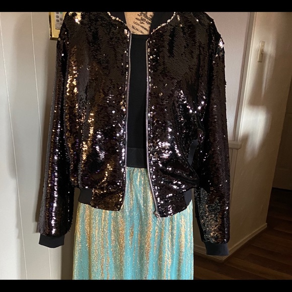 LuLaRoe Jackets & Blazers - NWT Stevie Jacket. Lularoe size medium sequins